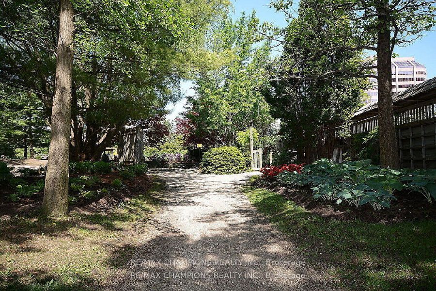 285 Enfield Pl 11 Property Photo 27