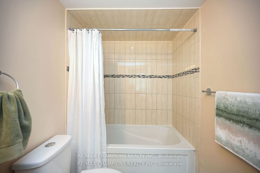 285 Enfield Pl 11 Property Photo 32