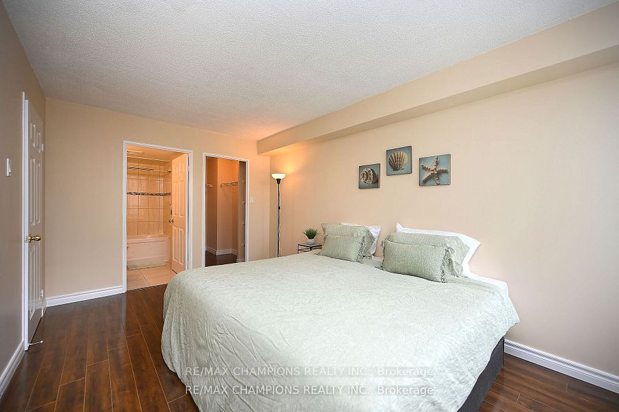 285 Enfield Pl 11 Property Photo 36