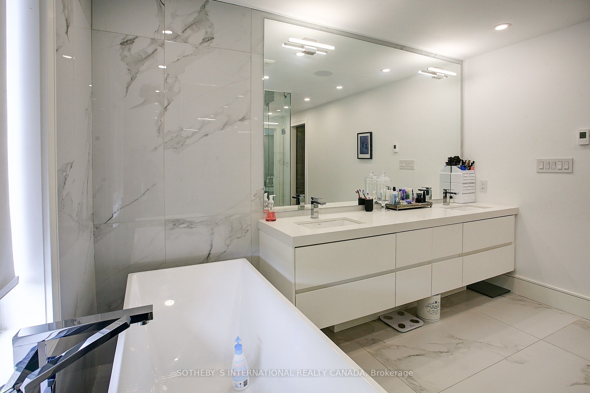 36 Burrows Ave Property Photo 11