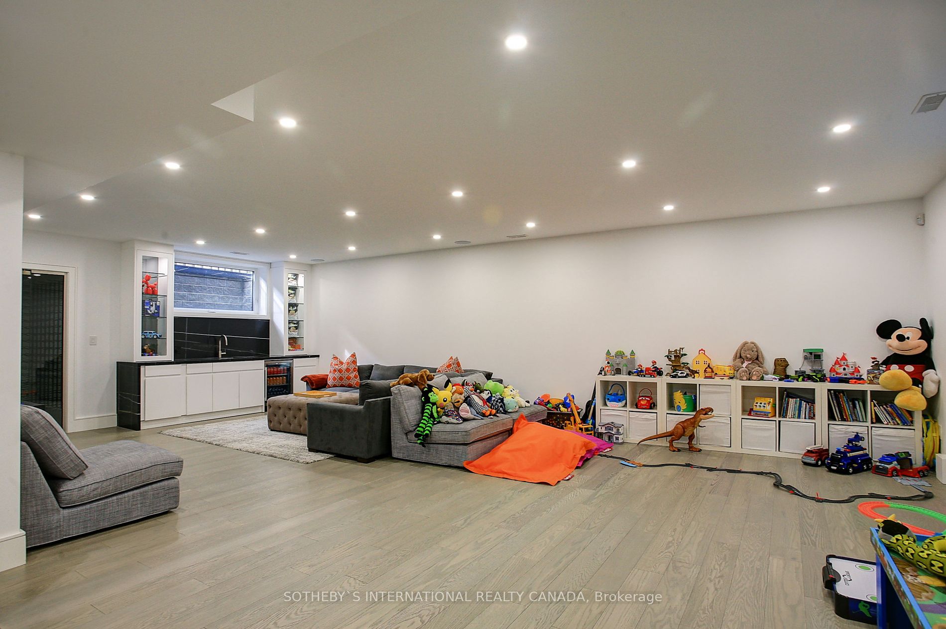 36 Burrows Ave Property Photo 19