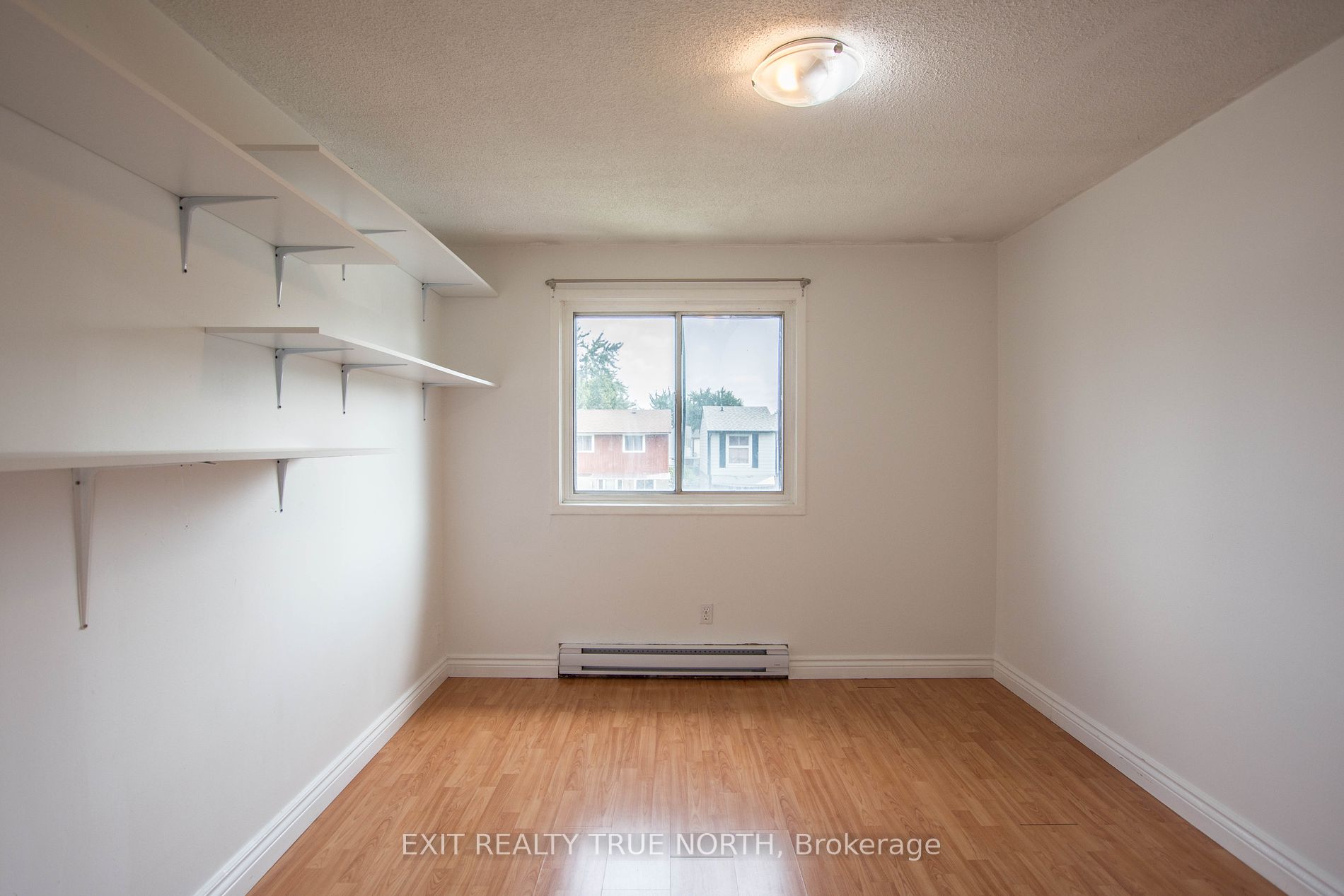 8 Grand Rapids Sq Property Photo 4