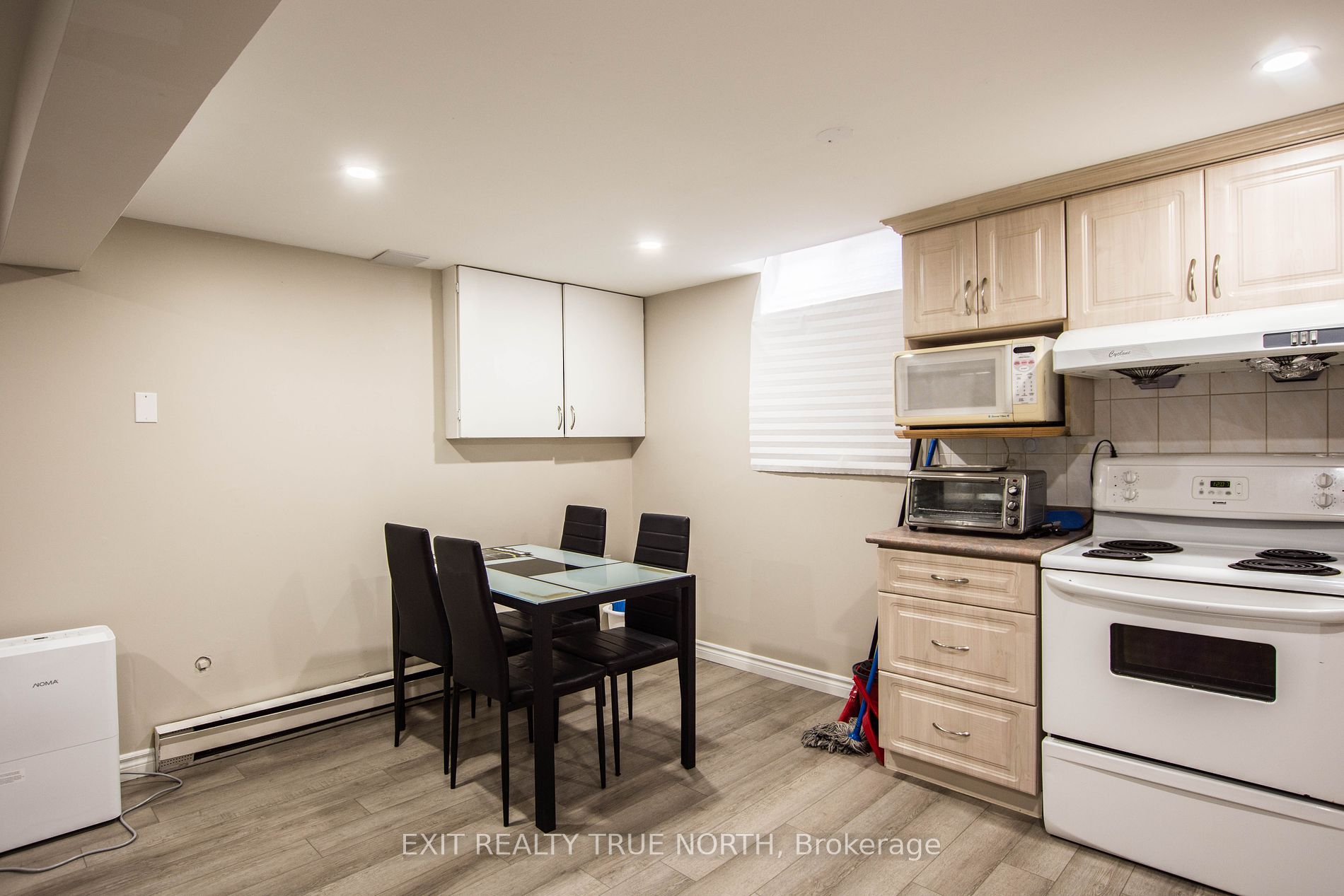8 Grand Rapids Sq Property Photo 6