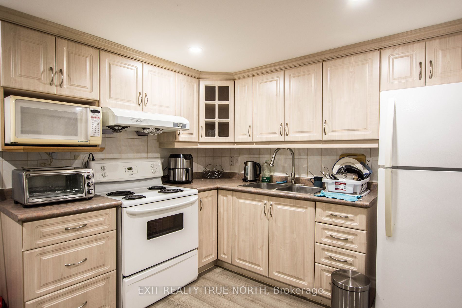8 Grand Rapids Sq Property Photo 8