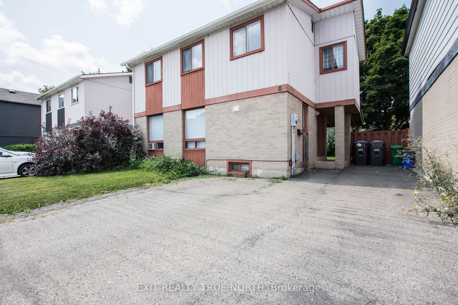 8 Grand Rapids Sq Property Photo 12