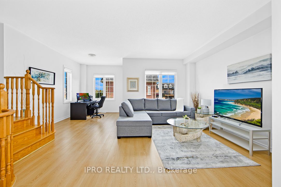2 Pomarine Way Property Photo 11