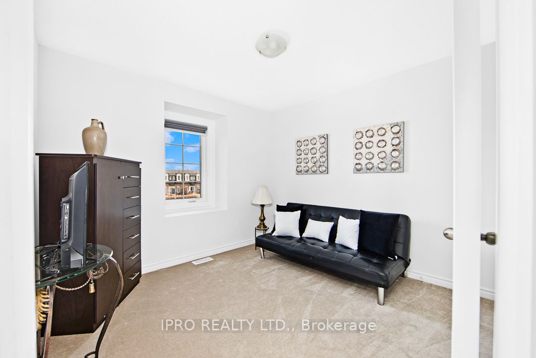 2 Pomarine Way Property Photo 25