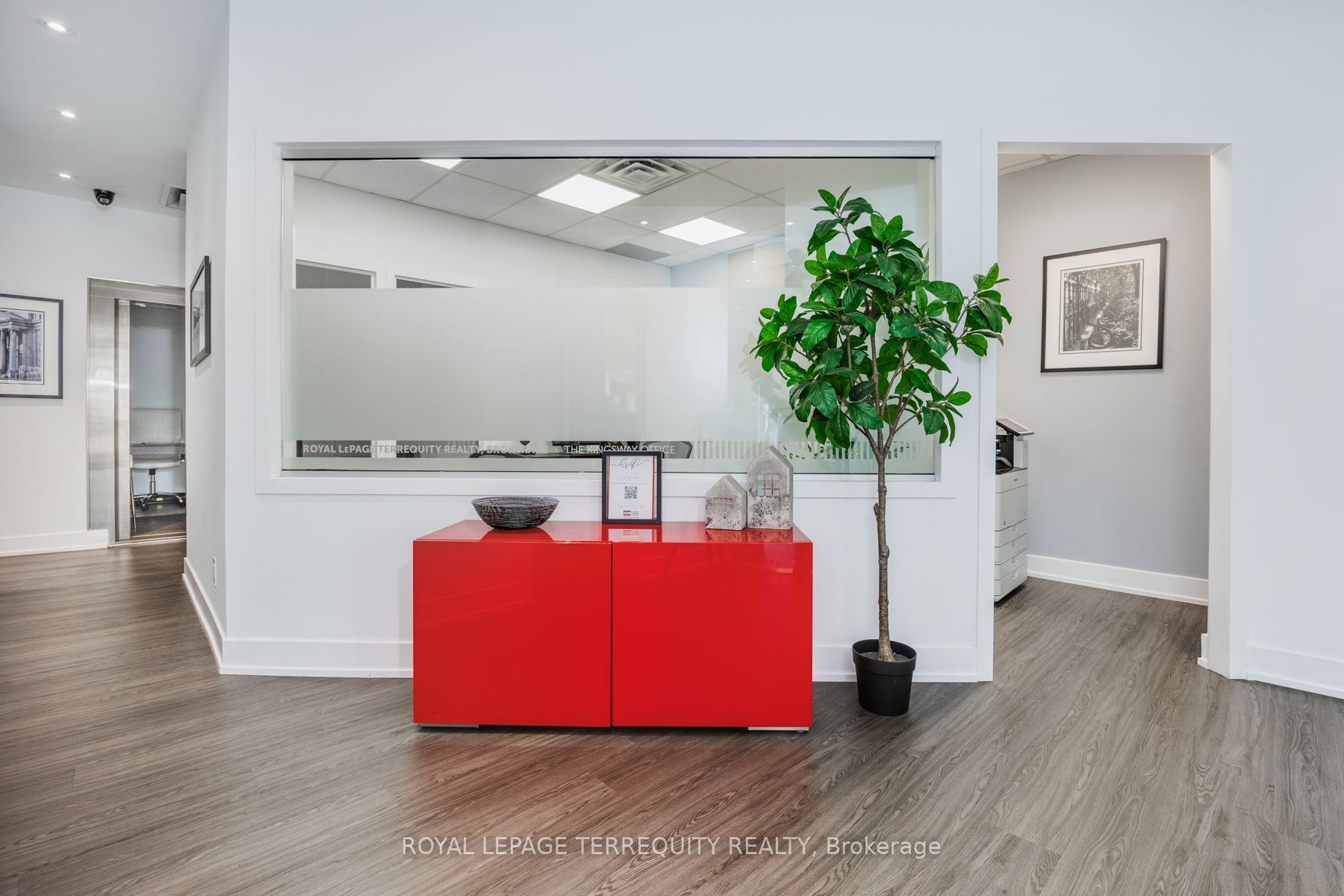 3082 Bloor St W Property Photo 13