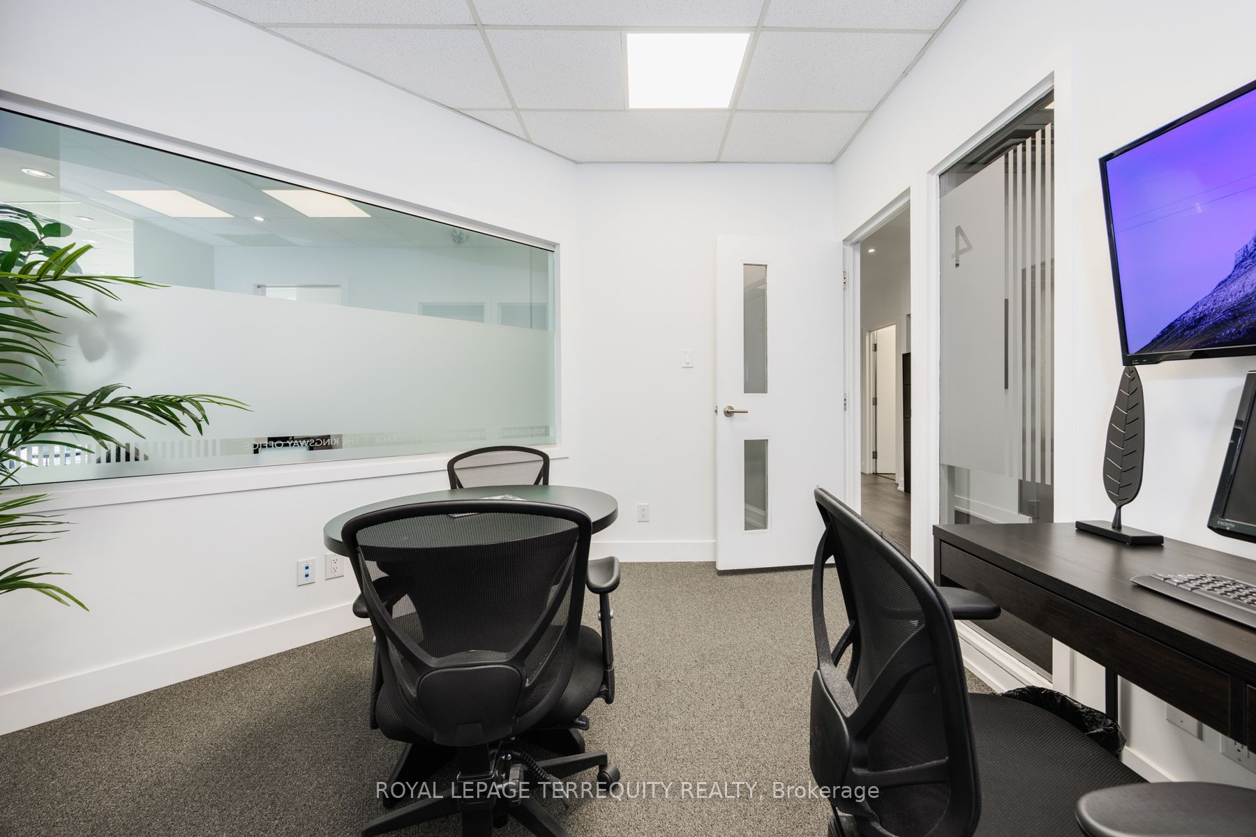 3082 Bloor St W Property Photo 14