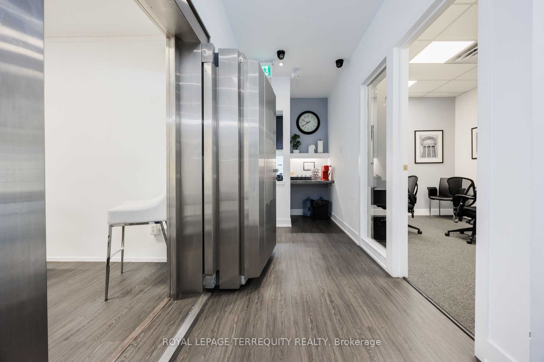 3082 Bloor St W Property Photo 15