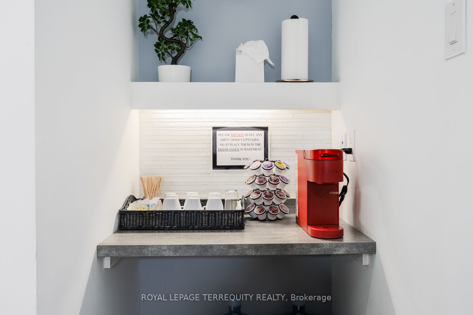 3082 Bloor St W Property Photo 16