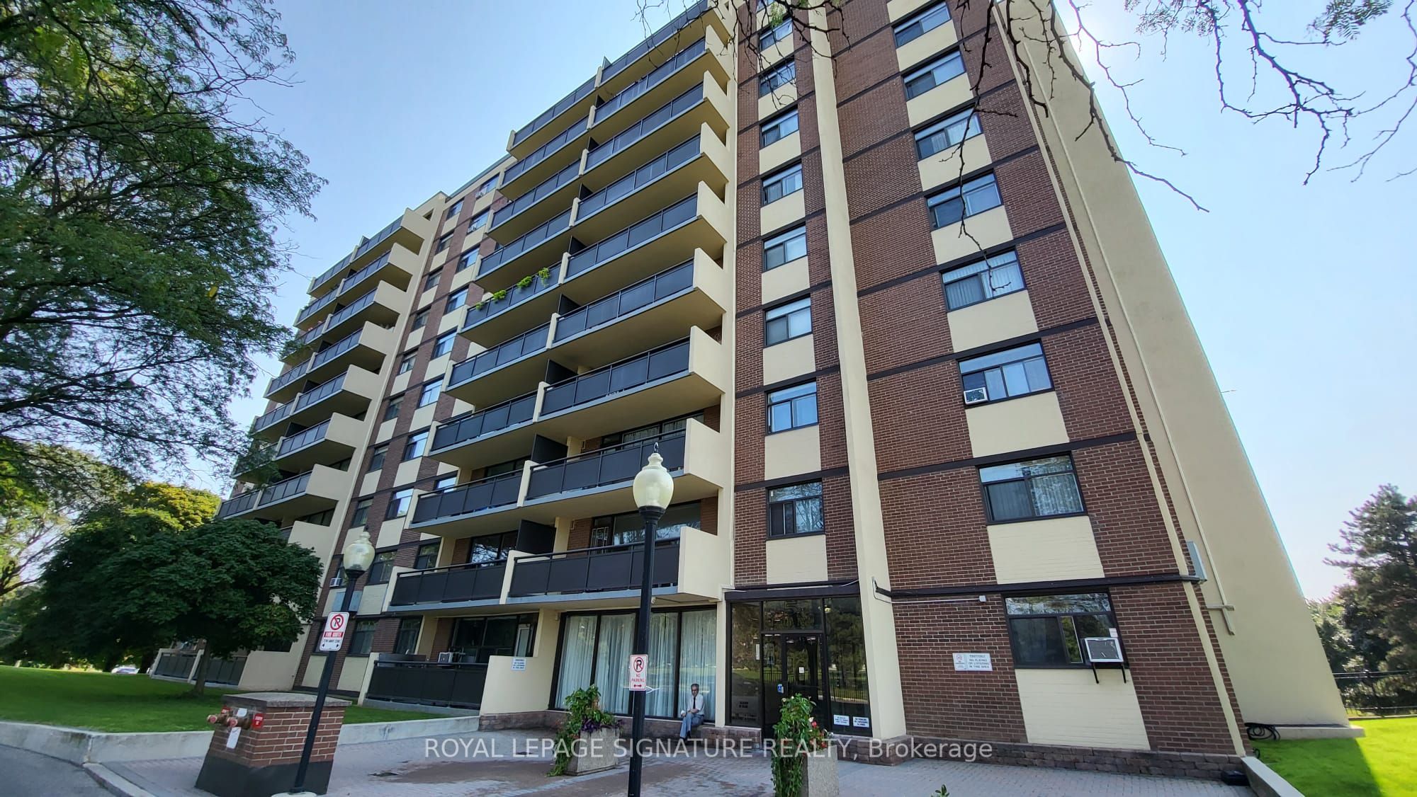 #912 - 5 Frith Road Property Photo 1