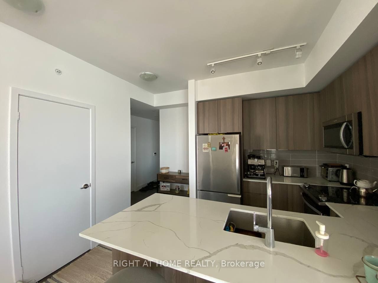 #2816 - 30 Shore Breeze Drive Property Photo 4