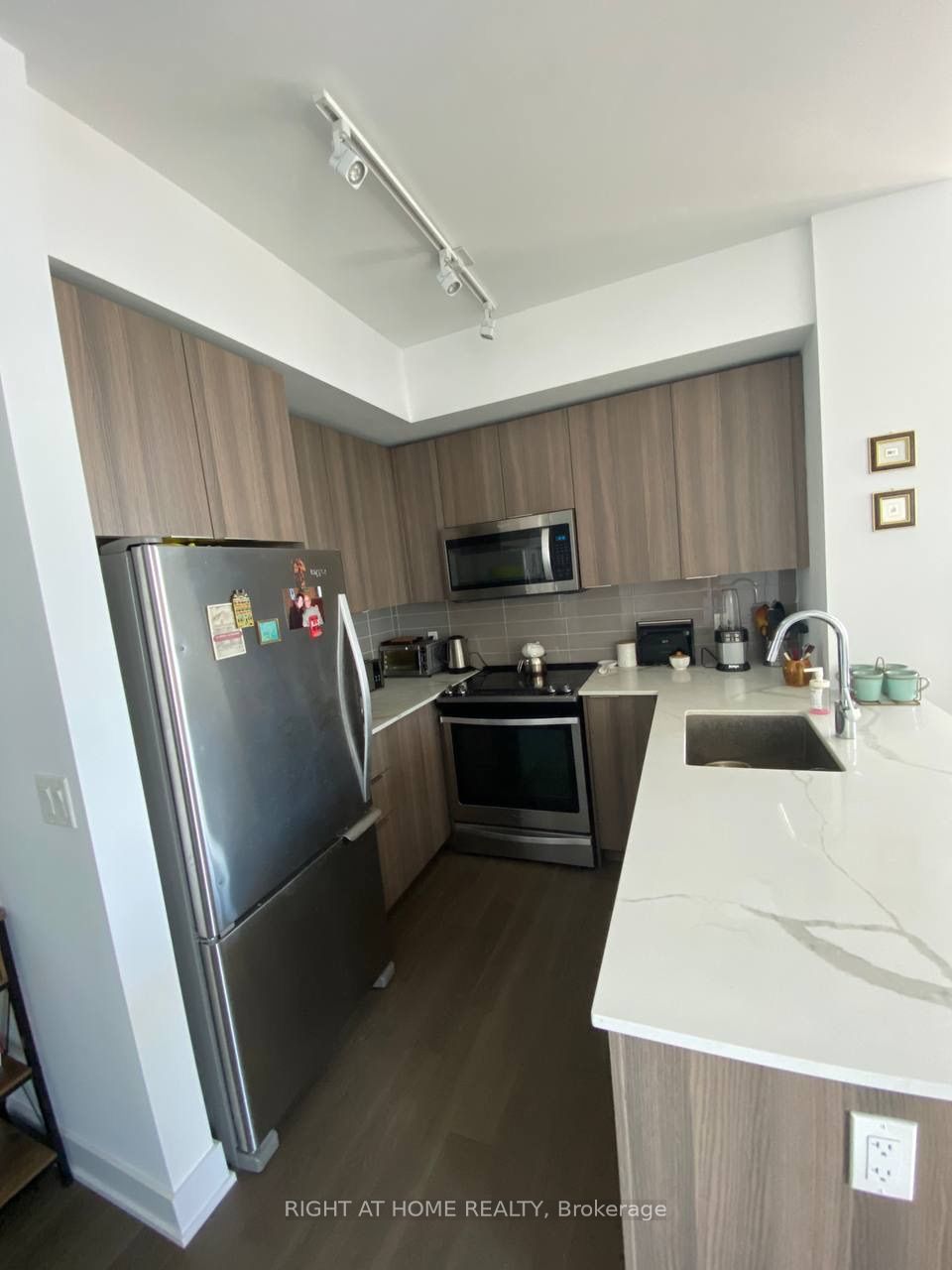 #2816 - 30 Shore Breeze Drive Property Photo 7