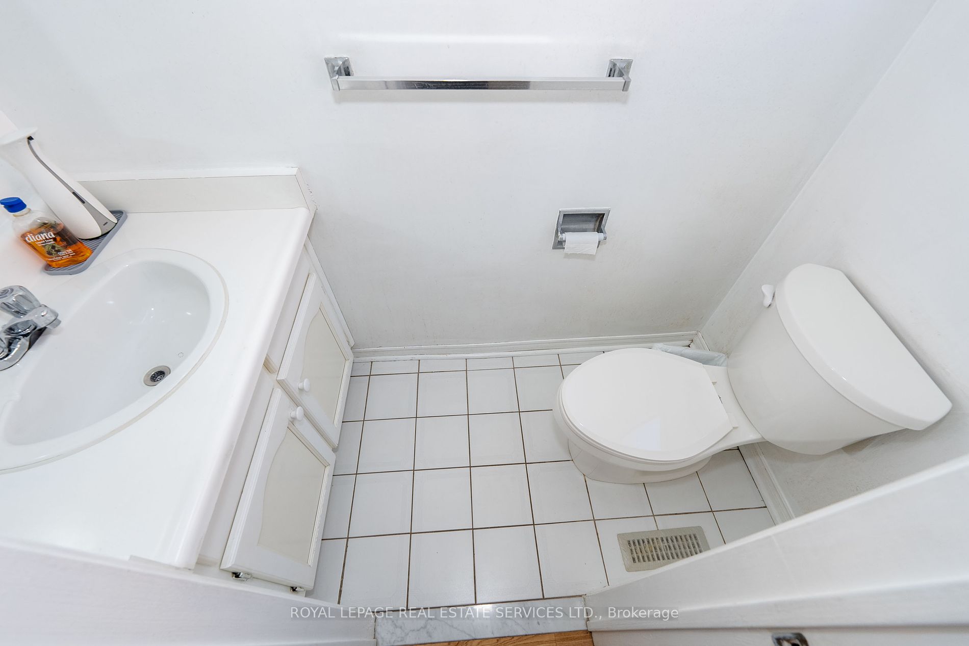2104 Laurelwood Dr Property Photo 2