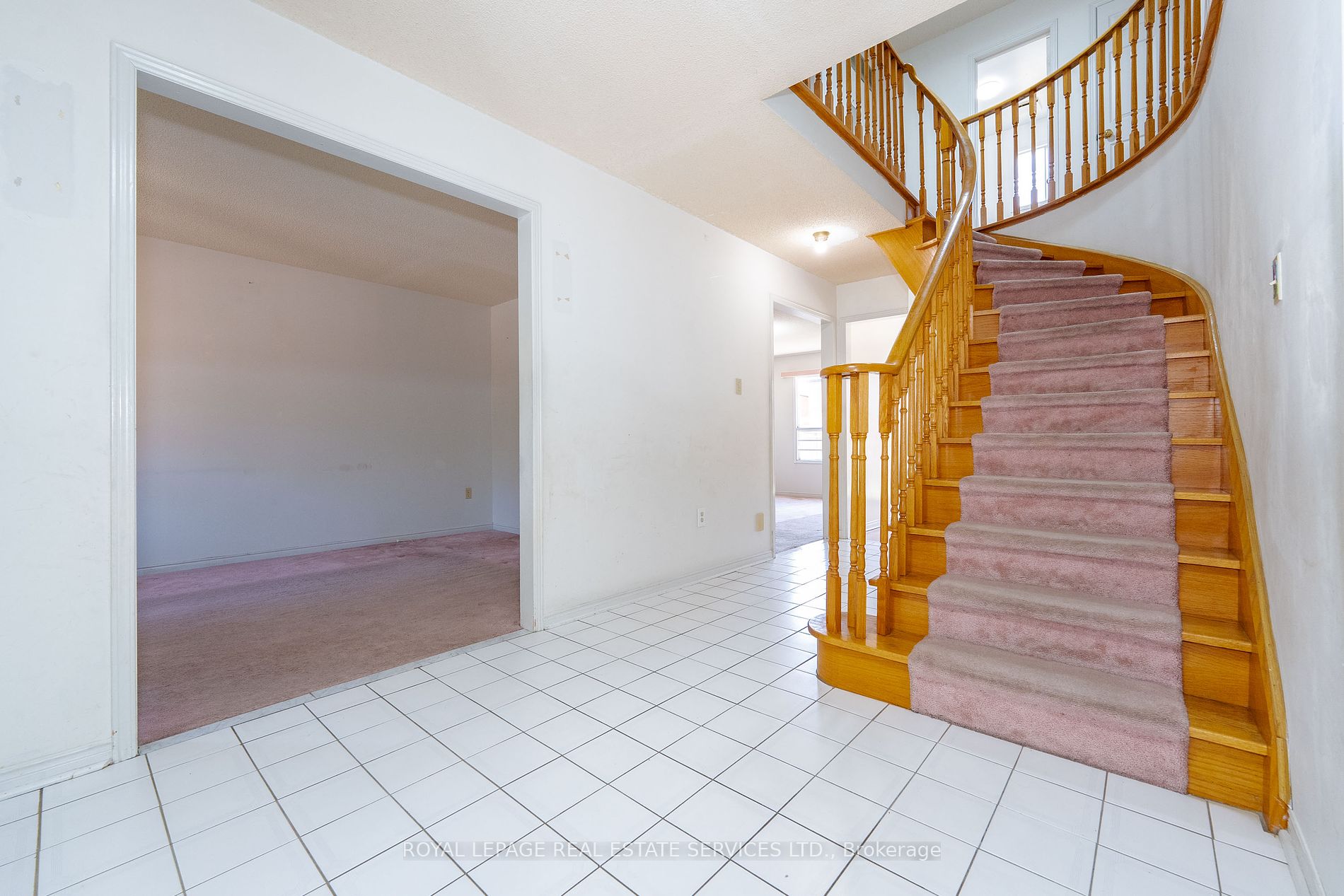 2104 Laurelwood Dr Property Photo 3