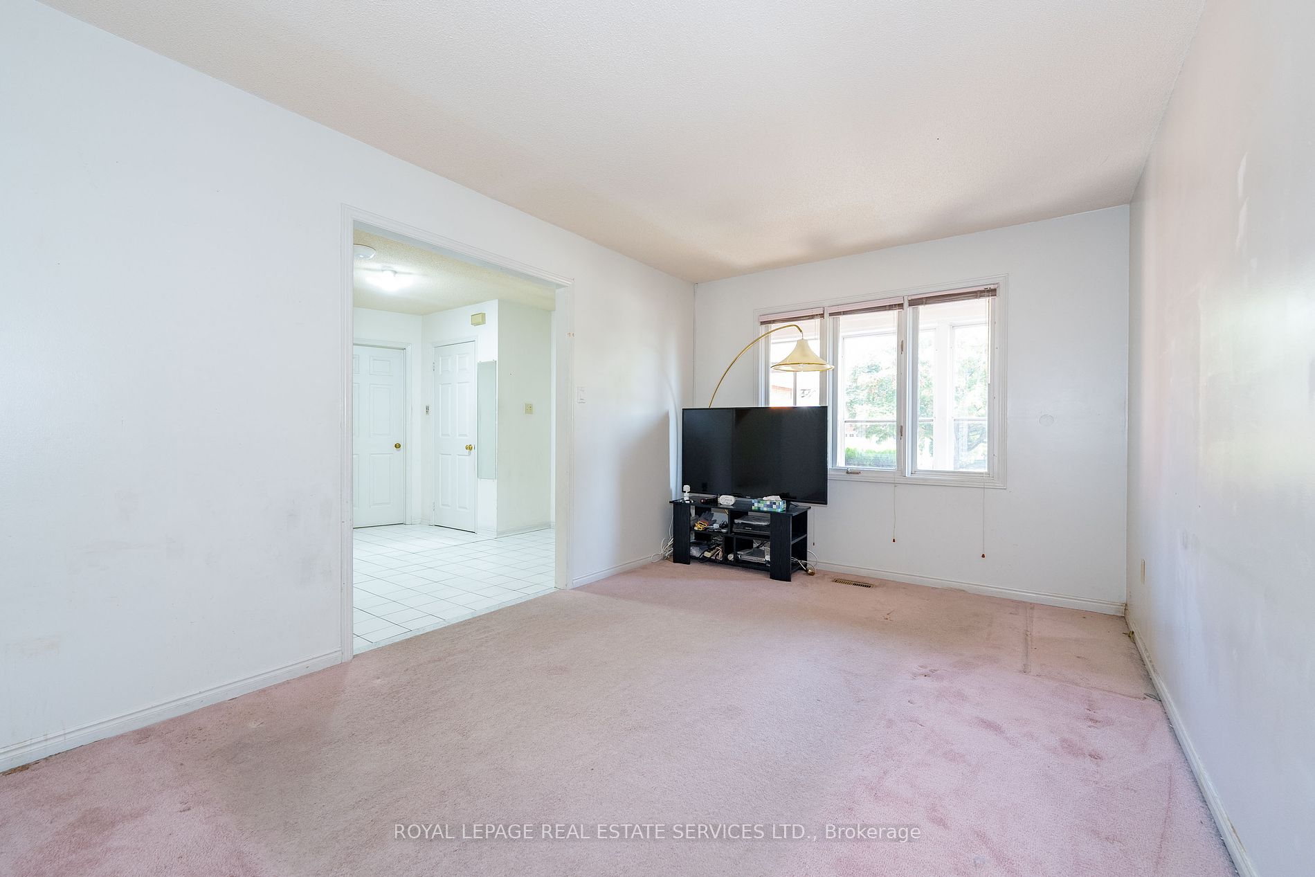 2104 Laurelwood Dr Property Photo 4