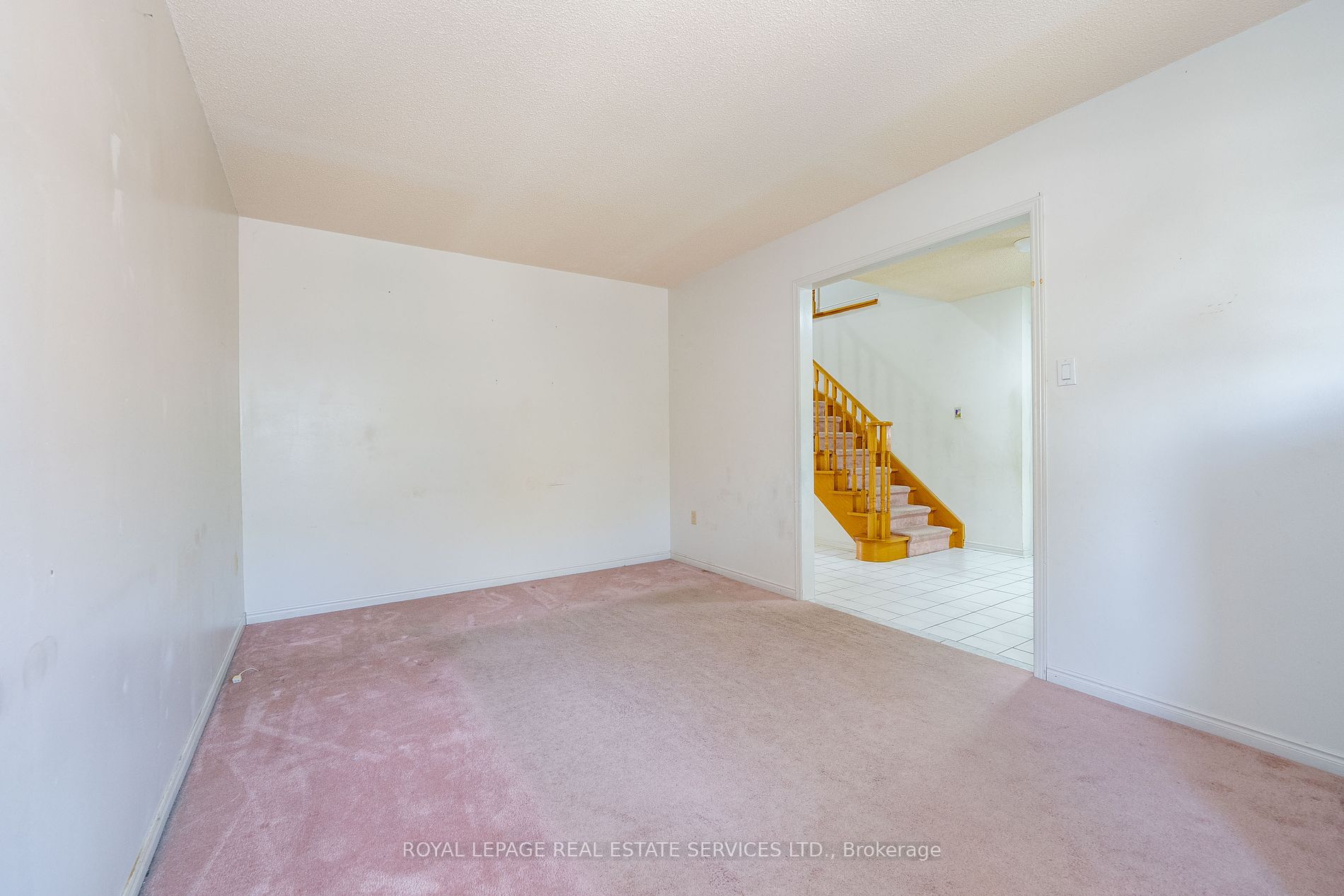 2104 Laurelwood Dr Property Photo 5