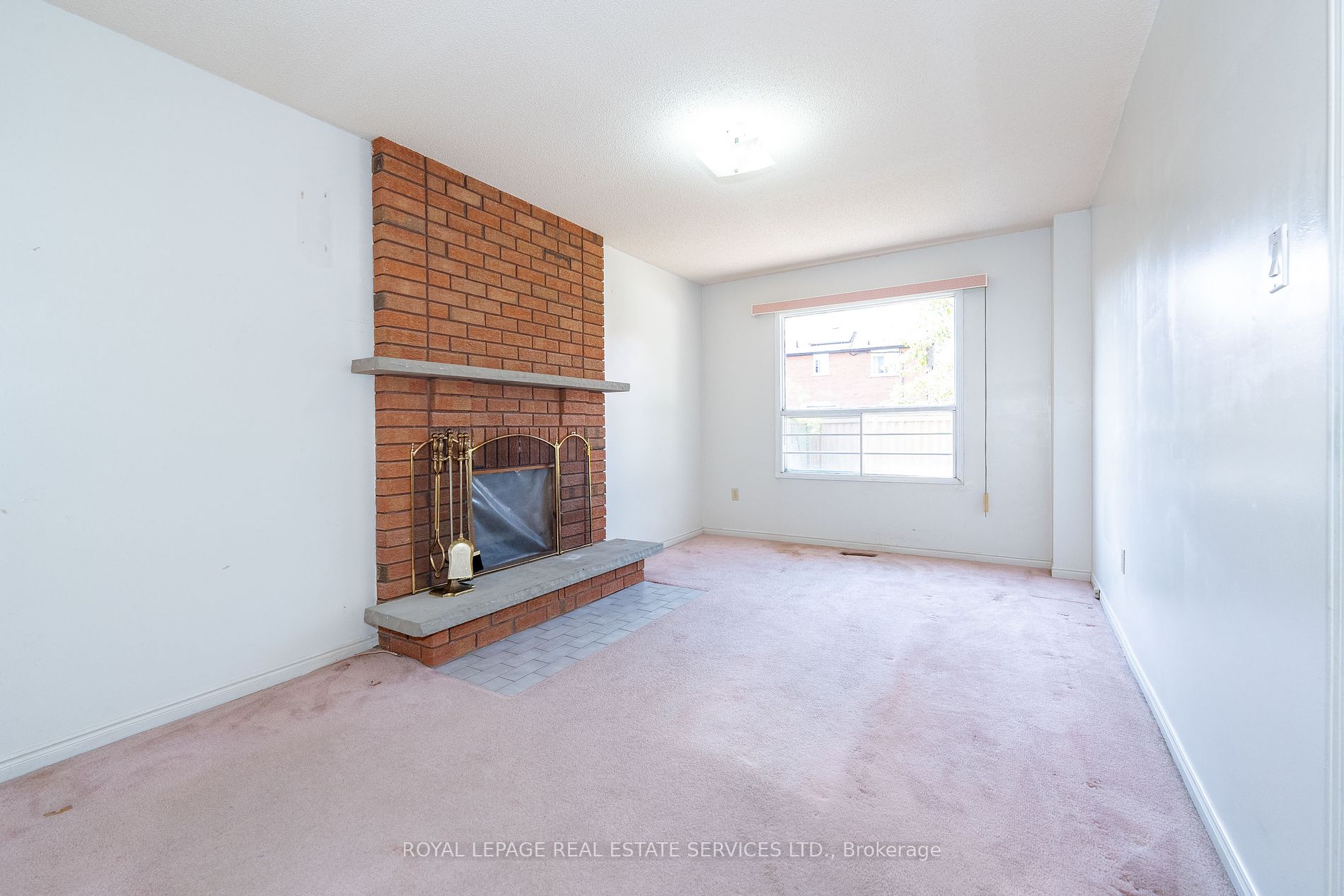 2104 Laurelwood Dr Property Photo 6