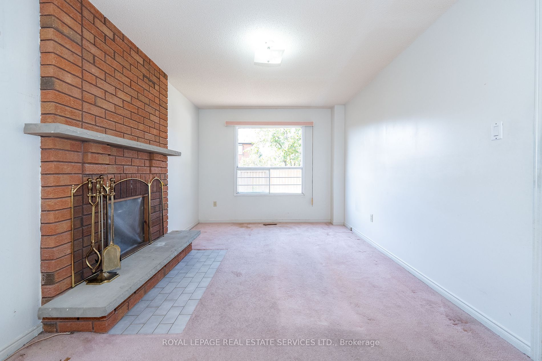 2104 Laurelwood Dr Property Photo 7