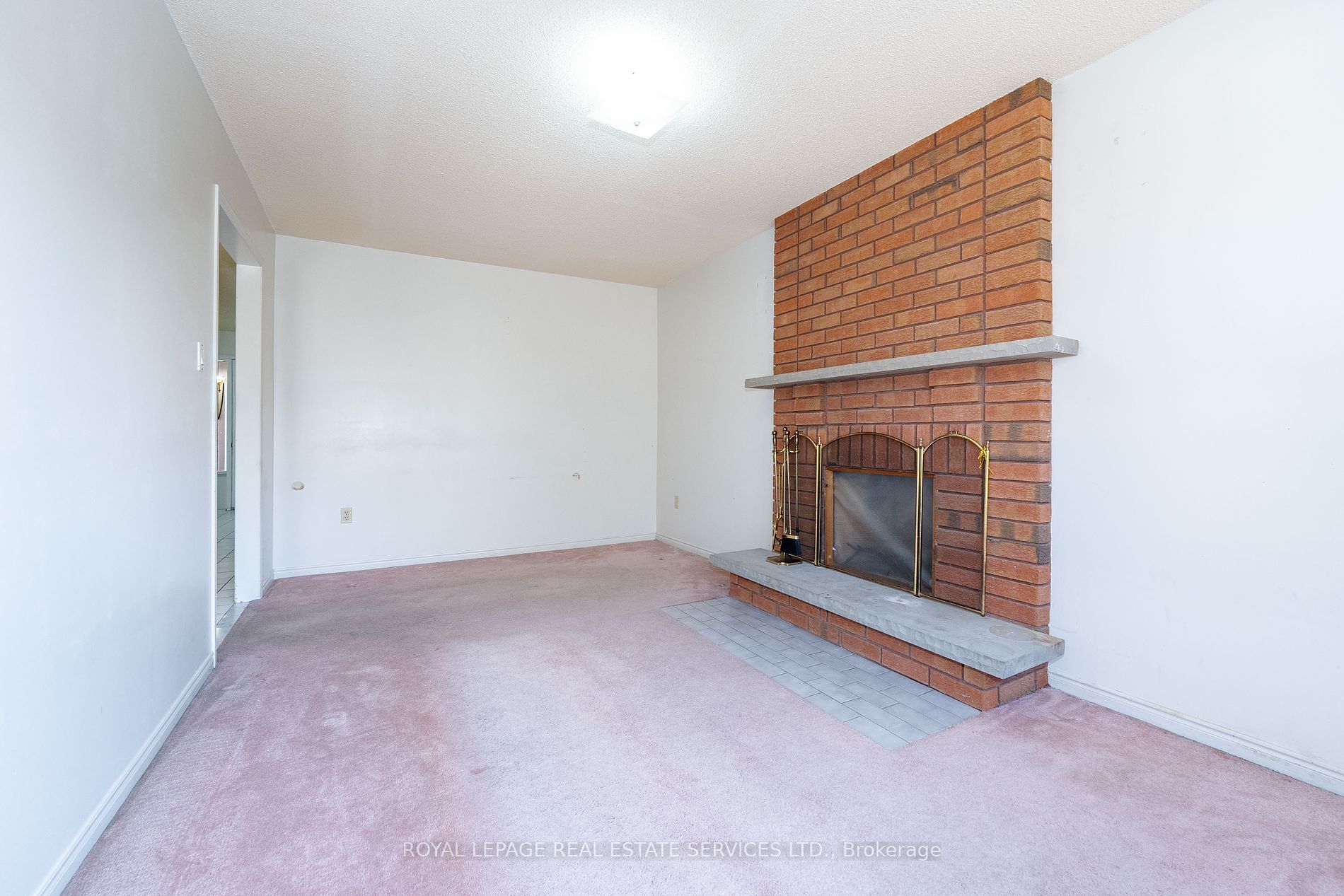 2104 Laurelwood Dr Property Photo 8