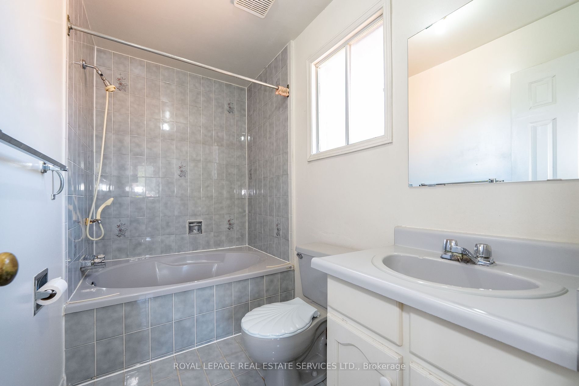 2104 Laurelwood Dr Property Photo 24