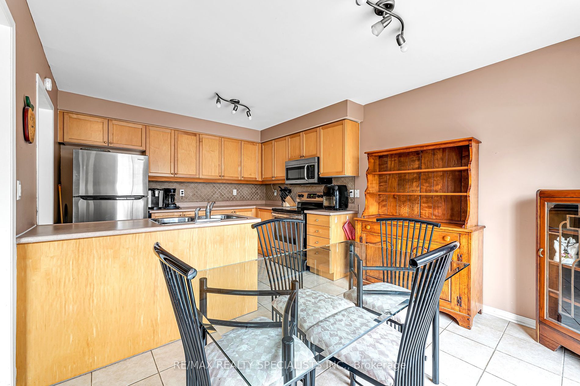 3 Mistycreek Cres Property Photo 2