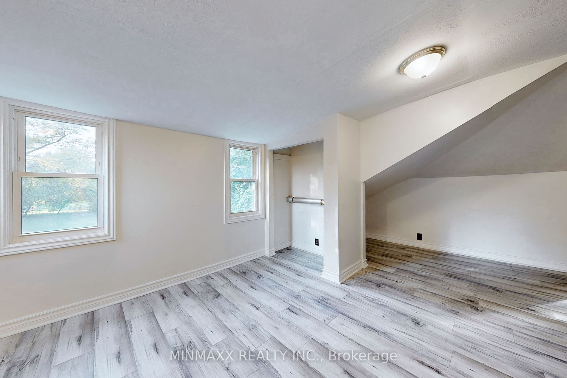 12039 Steeles Ave Property Photo 31