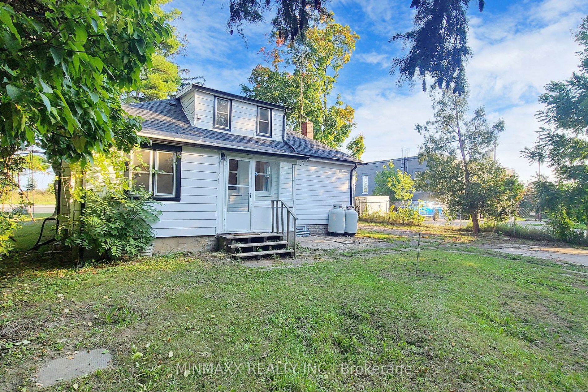 12039 Steeles Ave Property Photo 34
