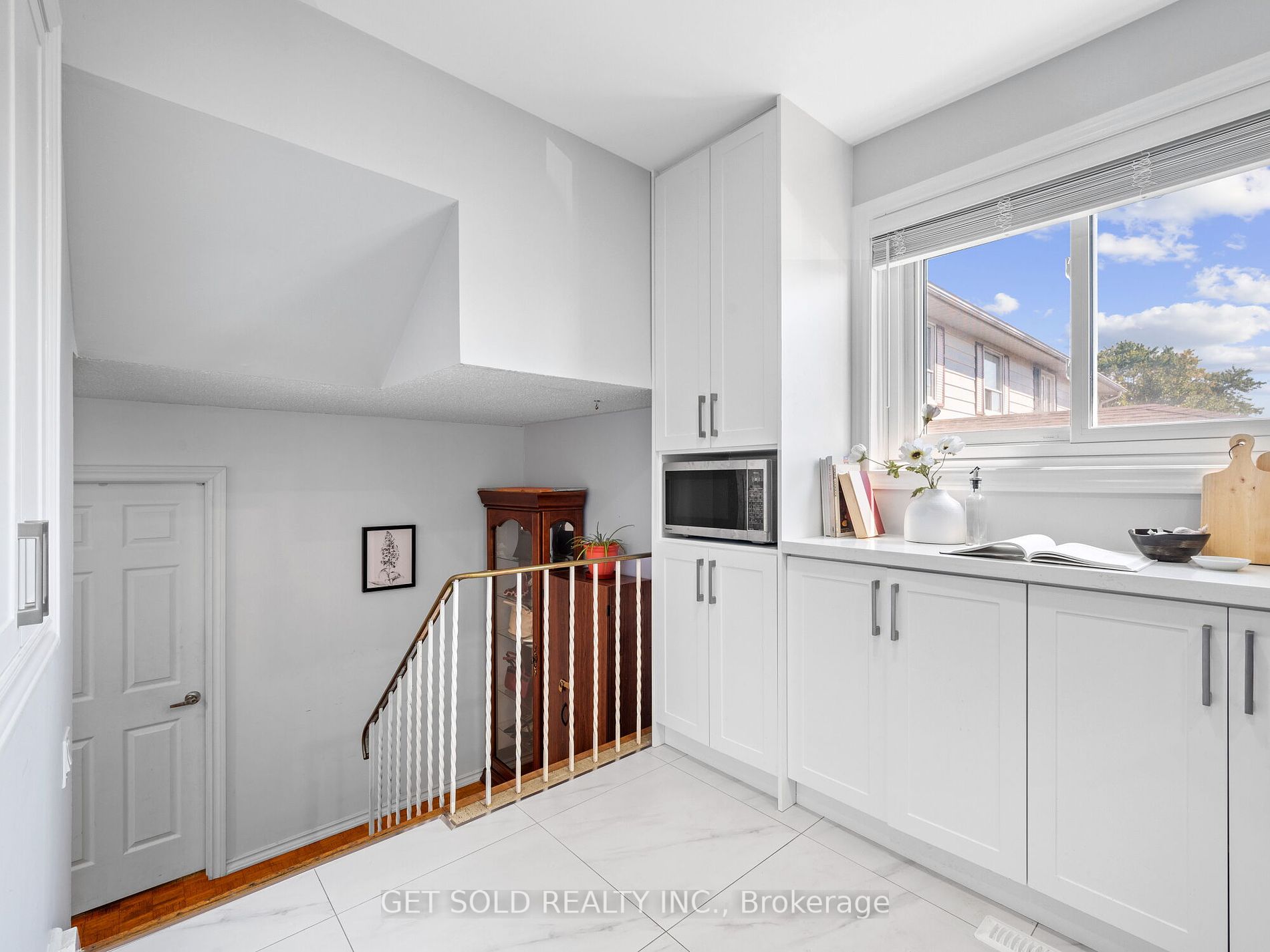 35 Hepworth Dr Property Photo 7