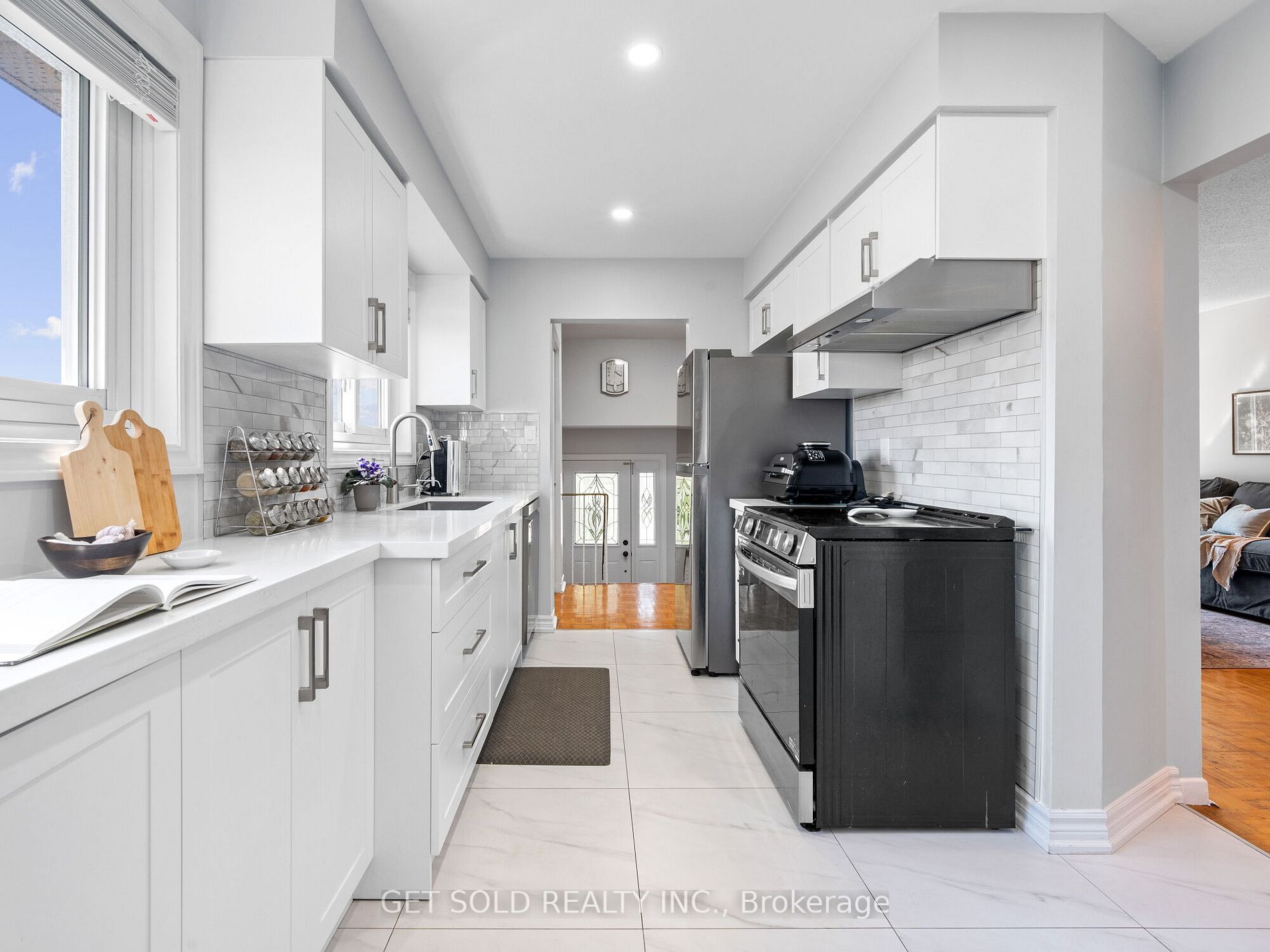35 Hepworth Dr Property Photo 8