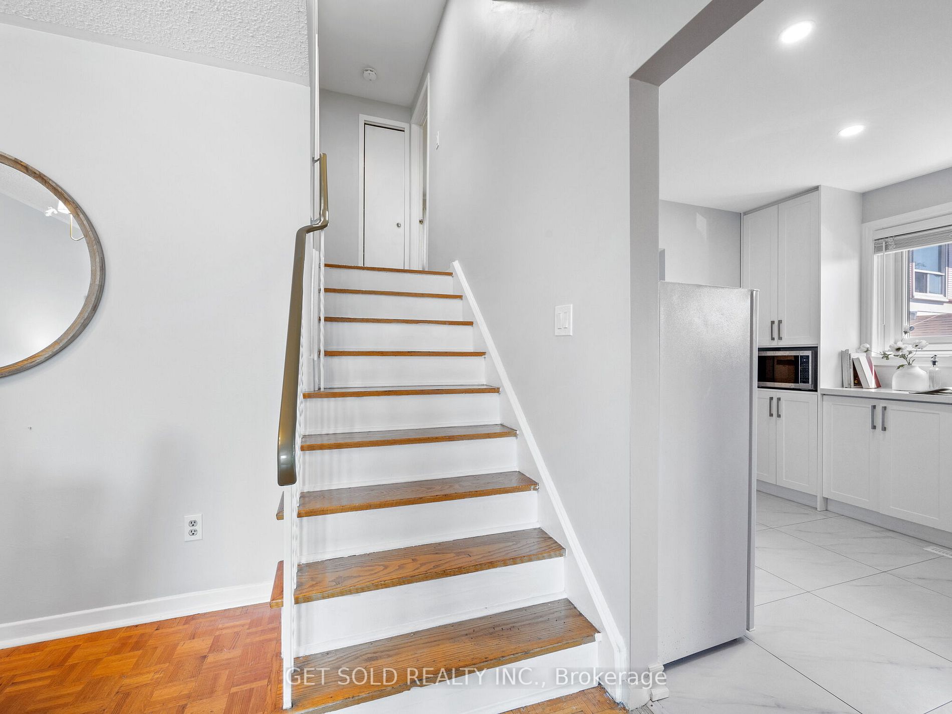 35 Hepworth Dr Property Photo 9