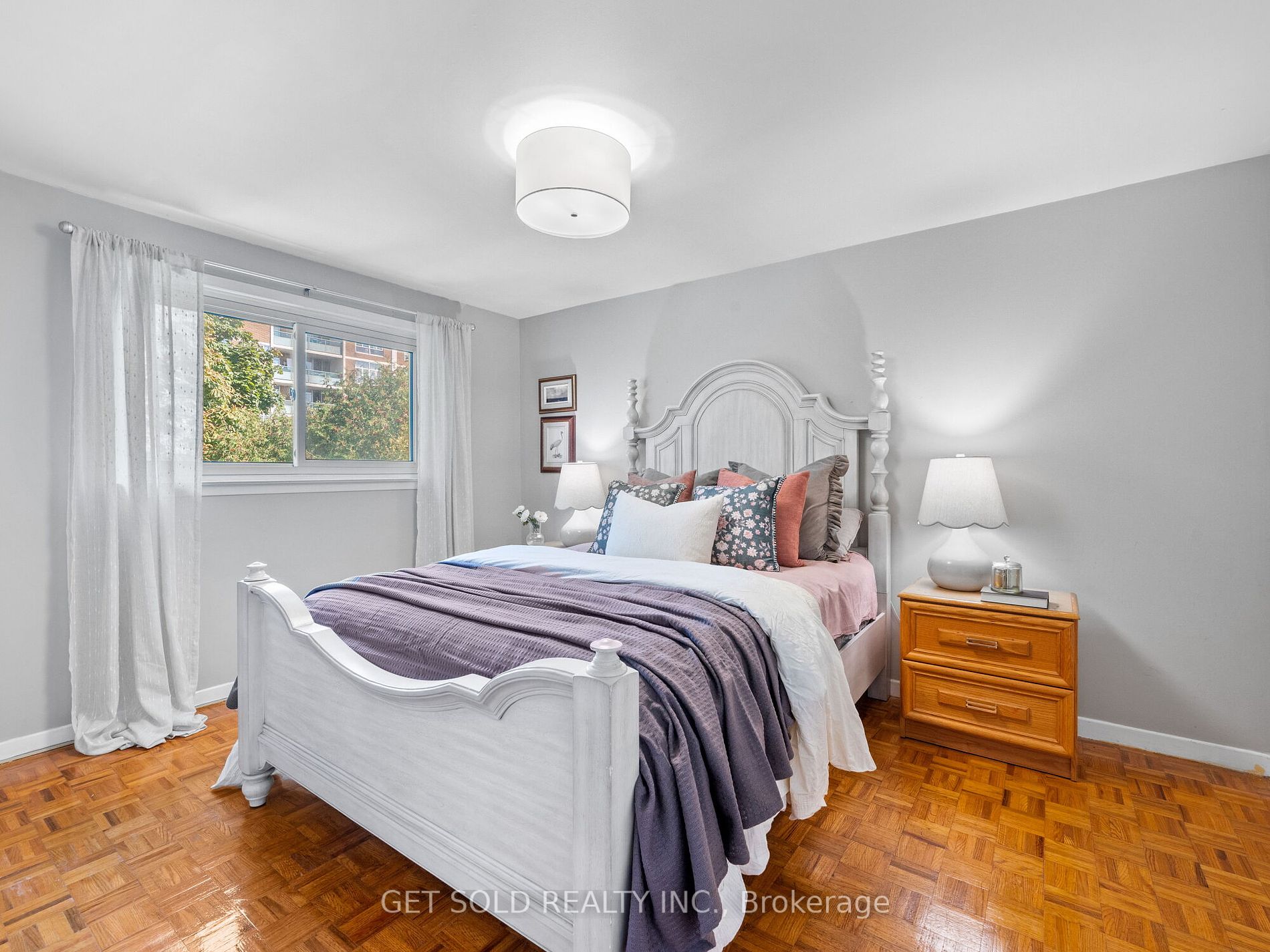 35 Hepworth Dr Property Photo 10