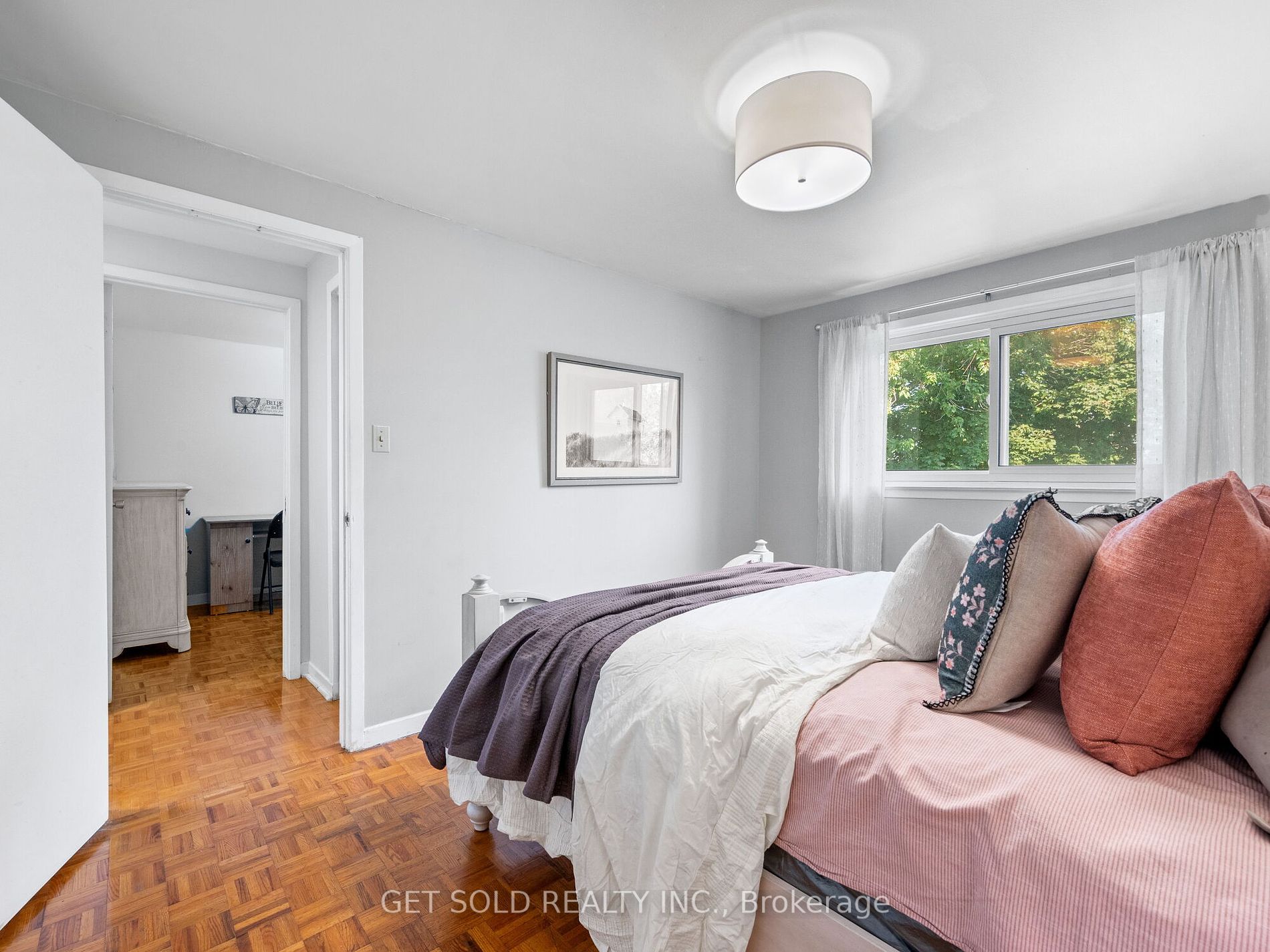35 Hepworth Dr Property Photo 11