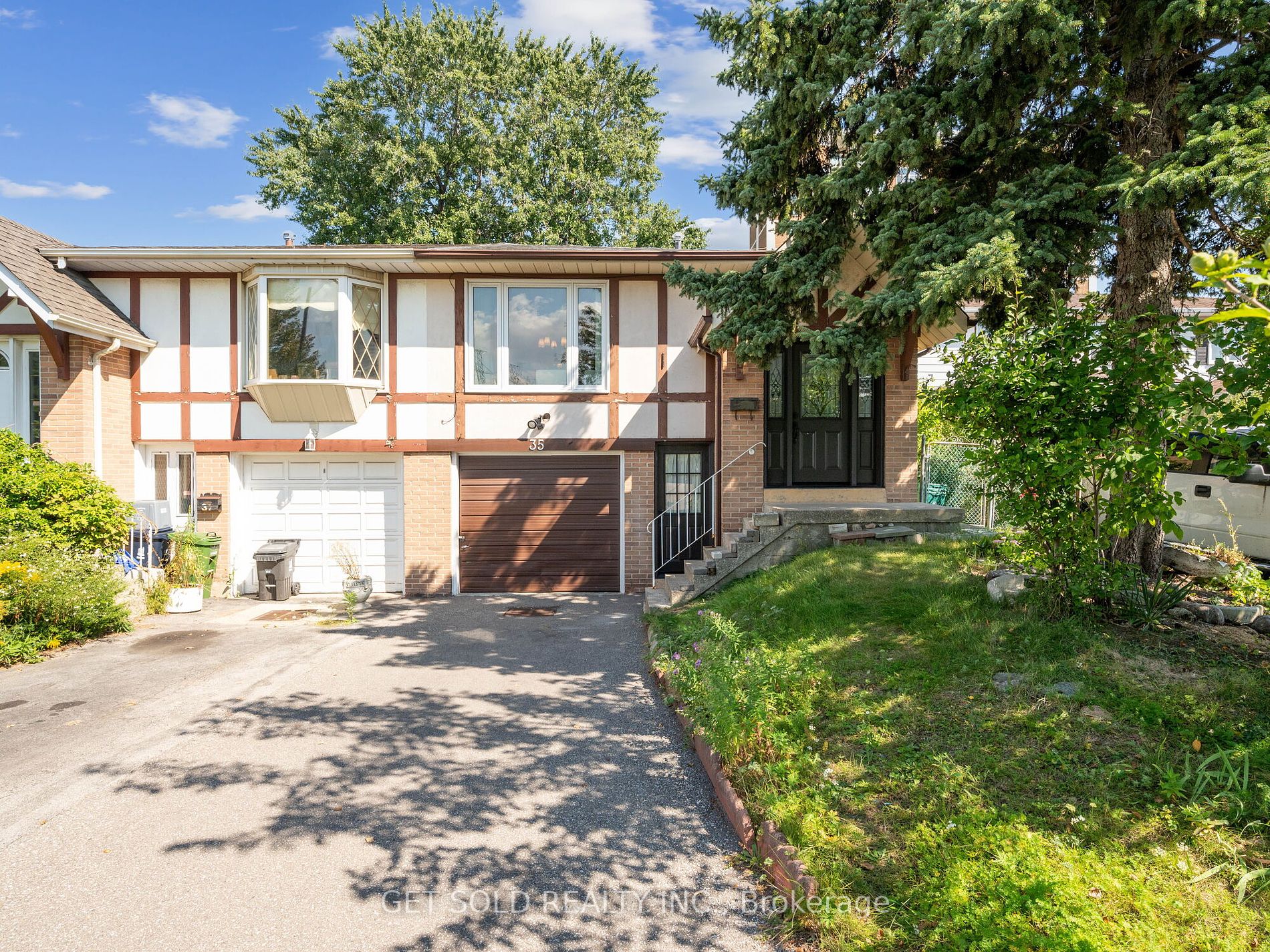 35 Hepworth Dr Property Photo 12