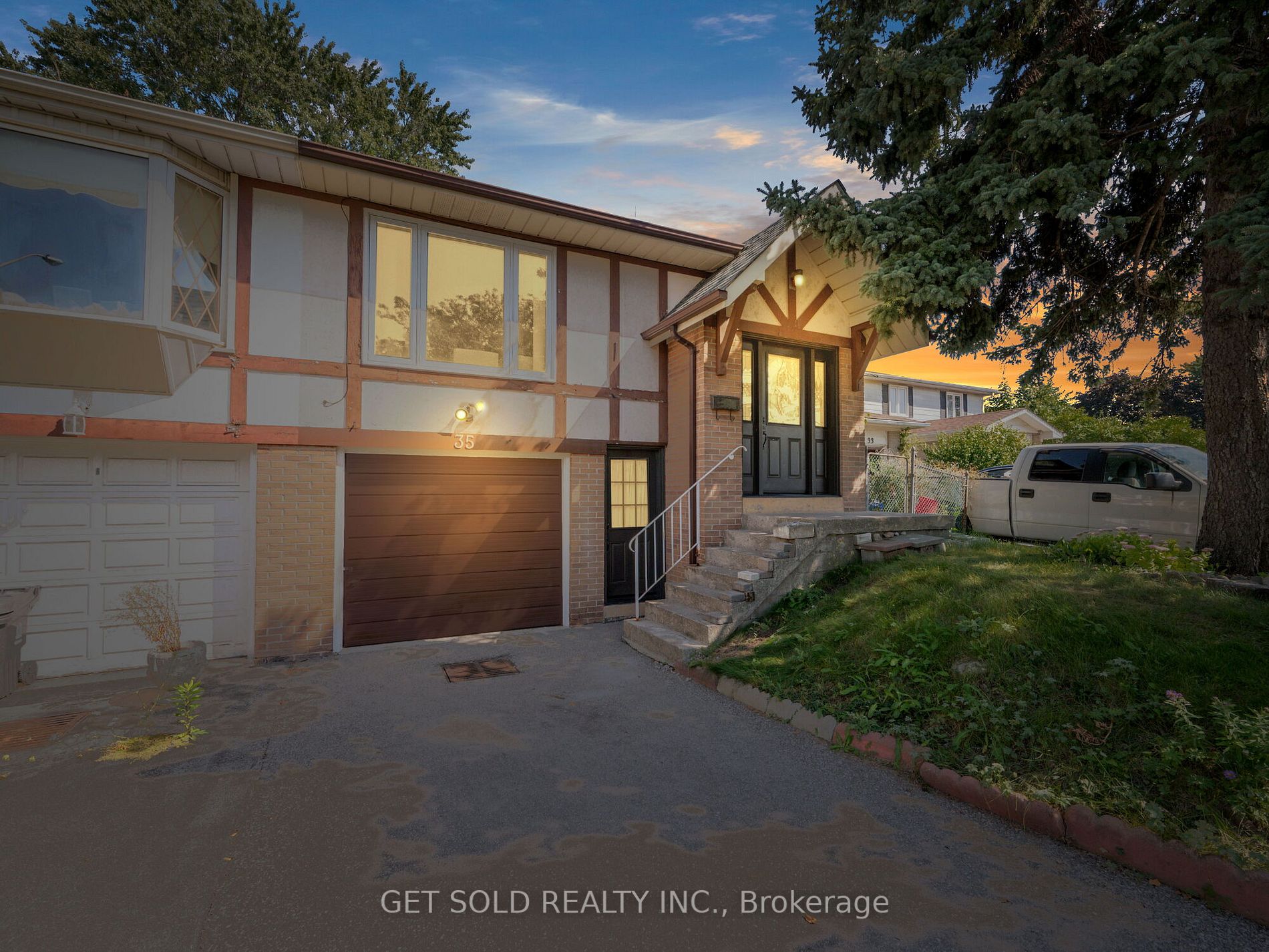 35 Hepworth Dr Property Photo 23