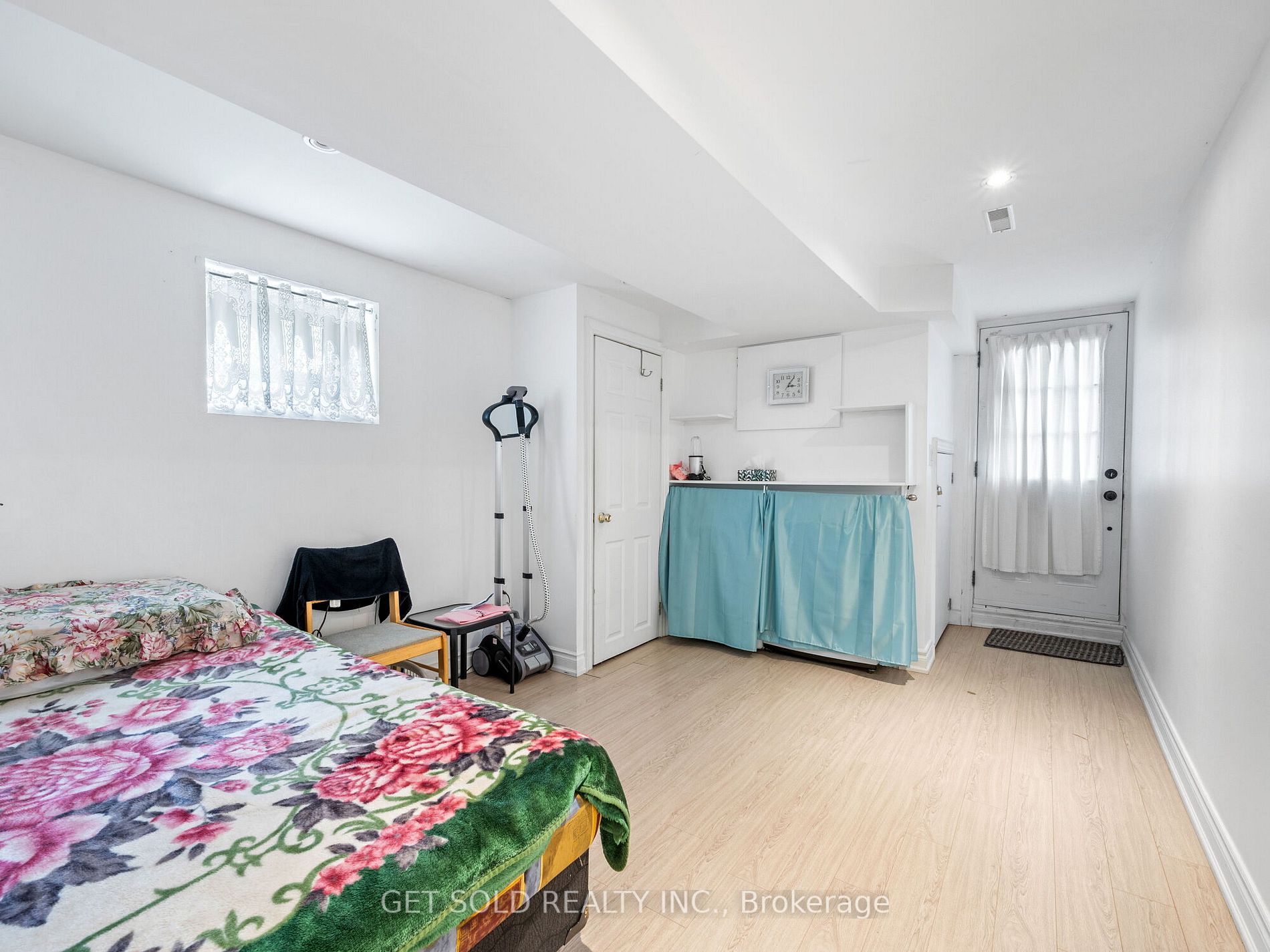 35 Hepworth Dr Property Photo 24
