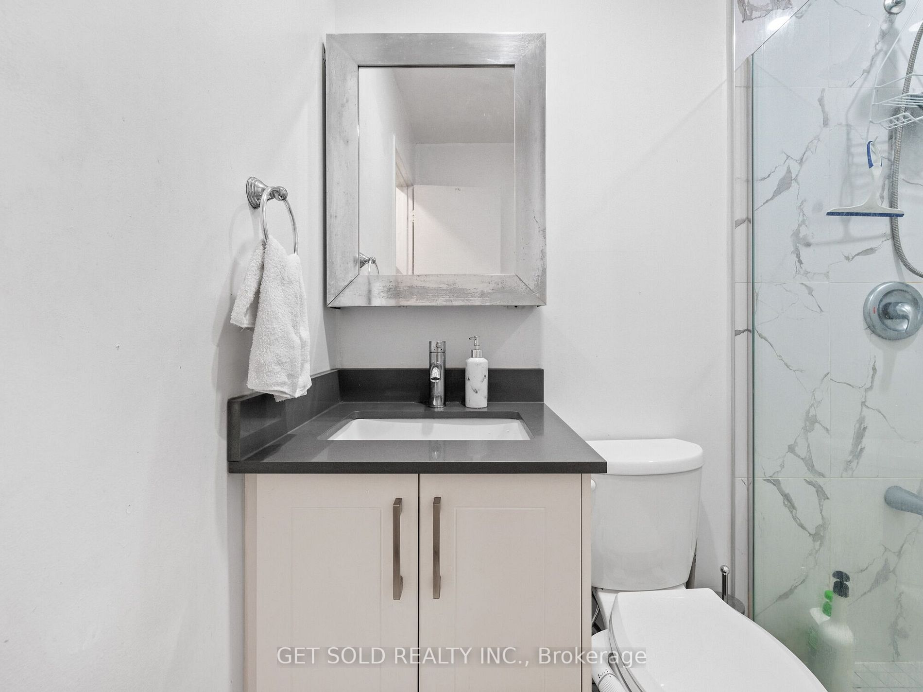 35 Hepworth Dr Property Photo 27