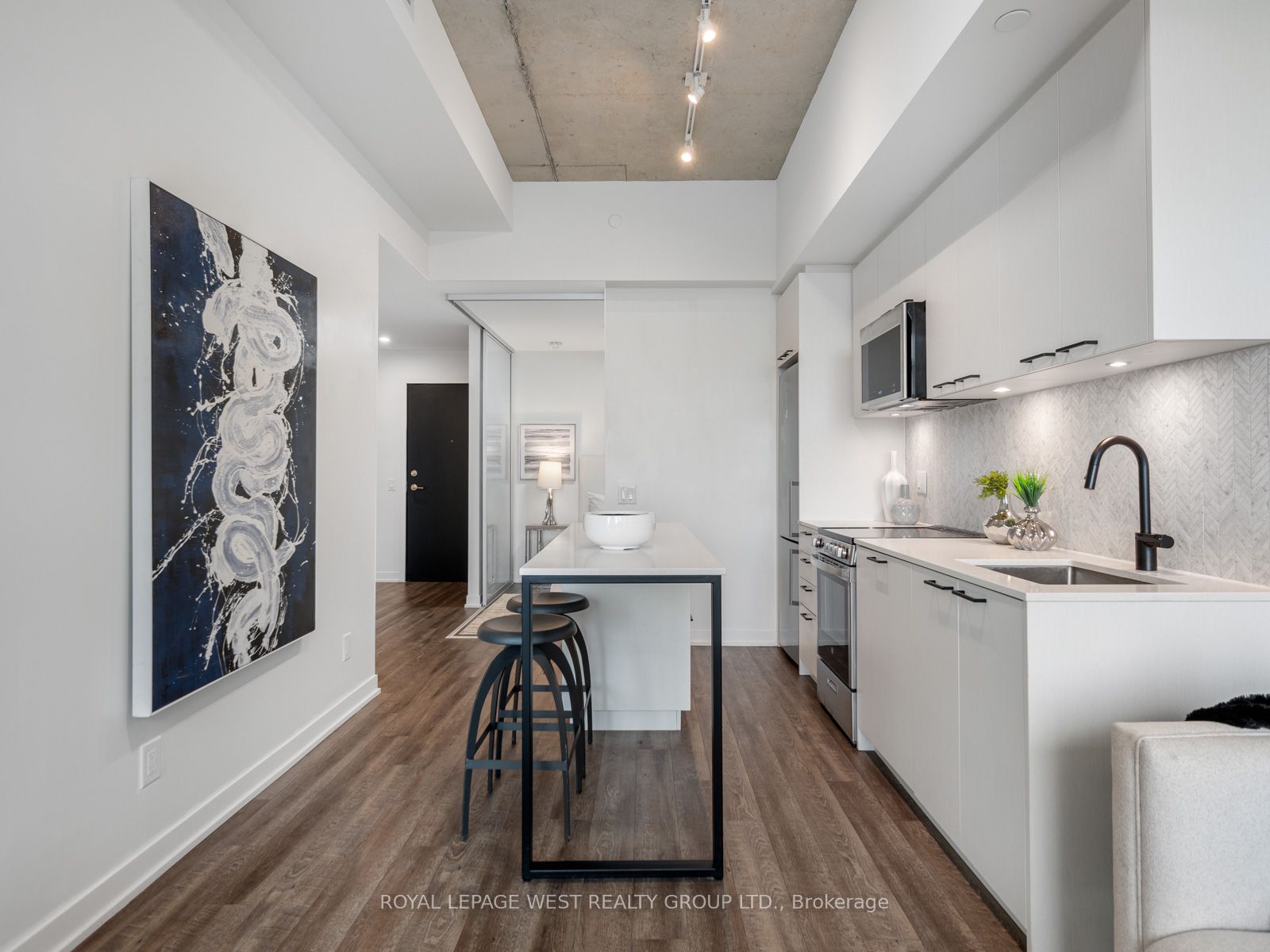 1808 St. Clair Ave W 7 Property Photo 4
