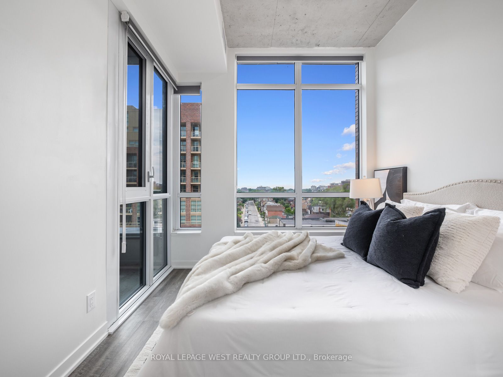 1808 St. Clair Ave W 7 Property Photo 7