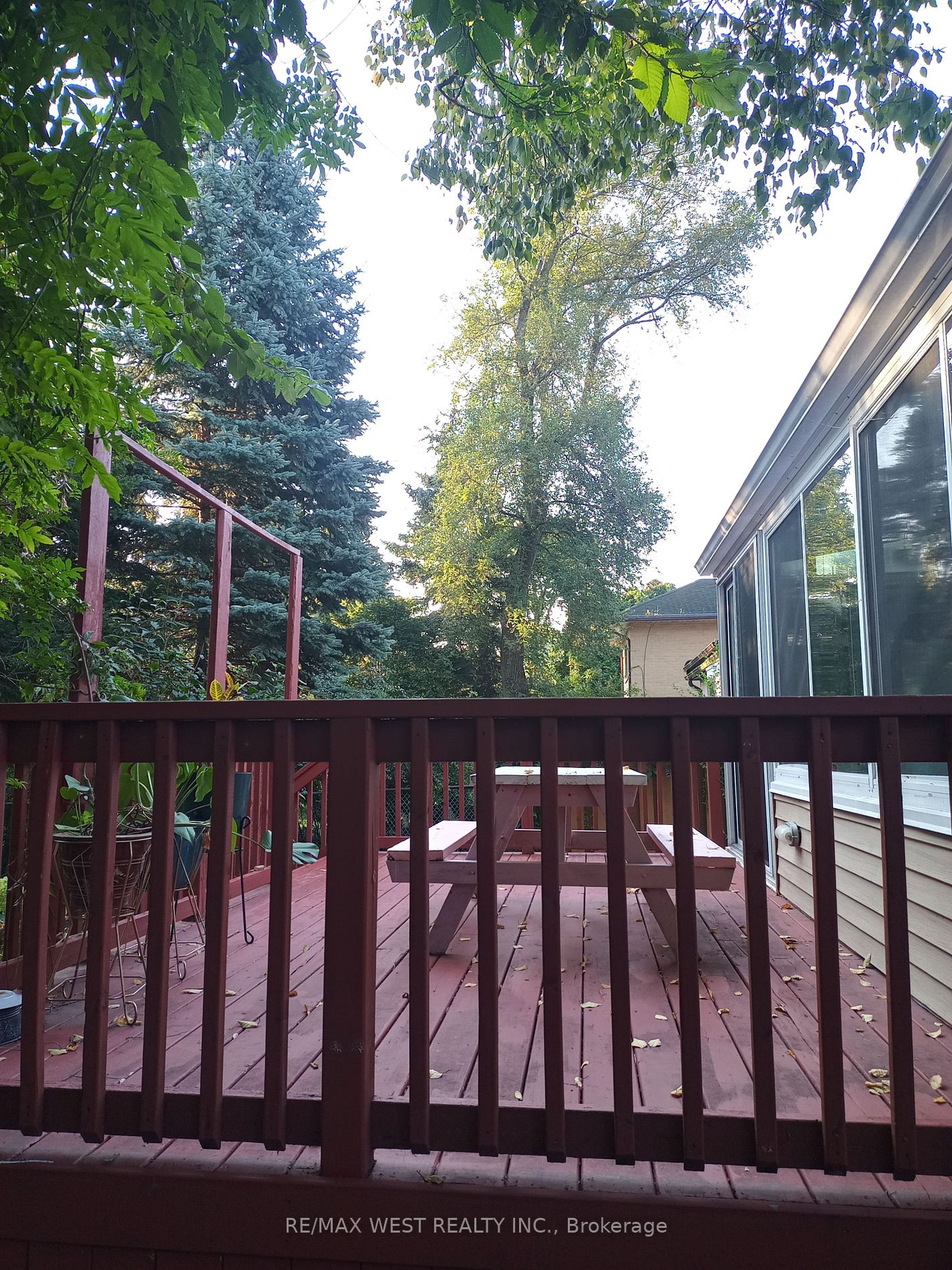 1209 Royal York Rd Property Photo 8