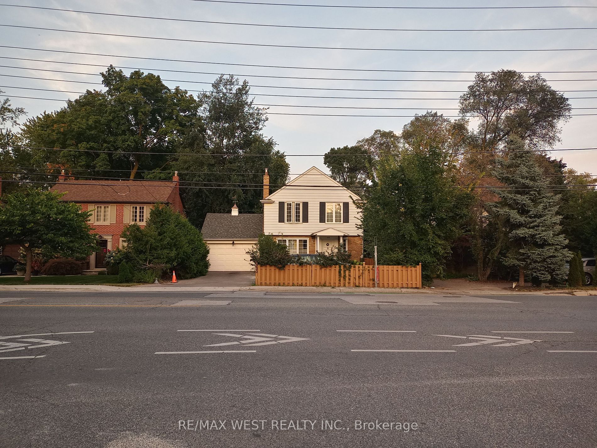 1209 Royal York Rd Property Photo 14