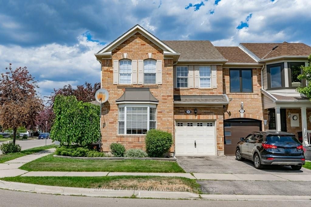 381 Baverstock Cres Property Photo
