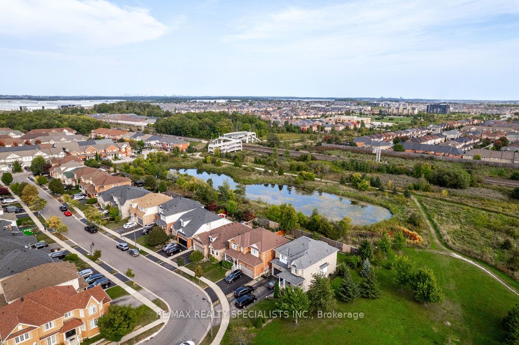 205 Ellis Cres Property Photo 26