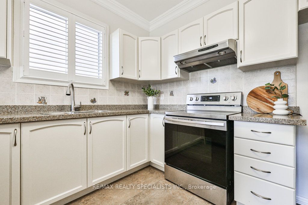 205 Ellis Cres Property Photo 37