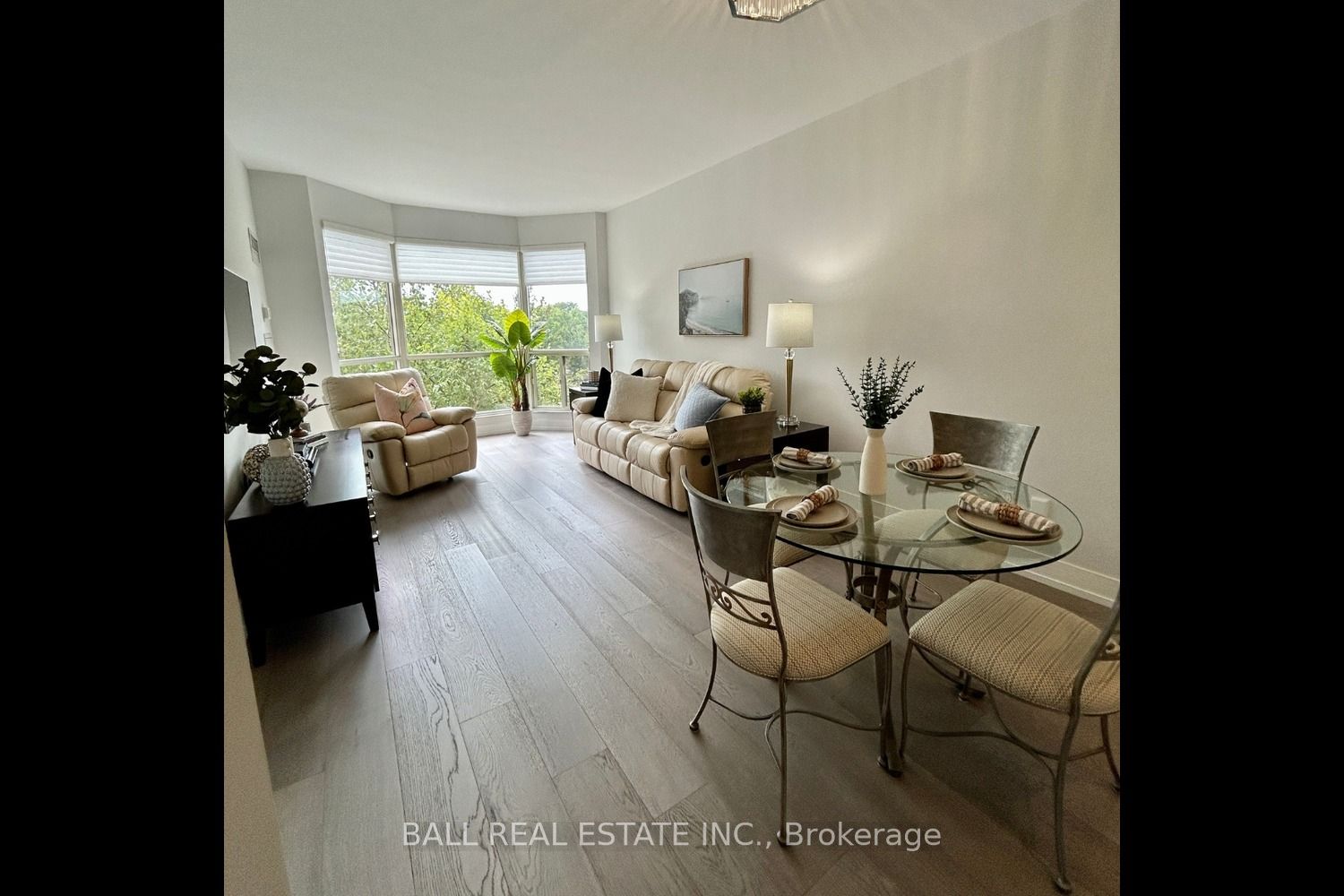 2511 Lakeshore Rd W 326 Property Photo 2