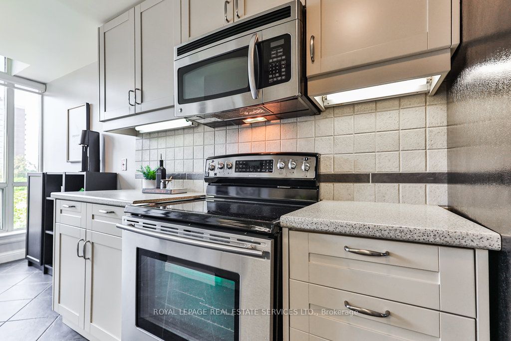 430 Pearl St 14 Property Photo 8