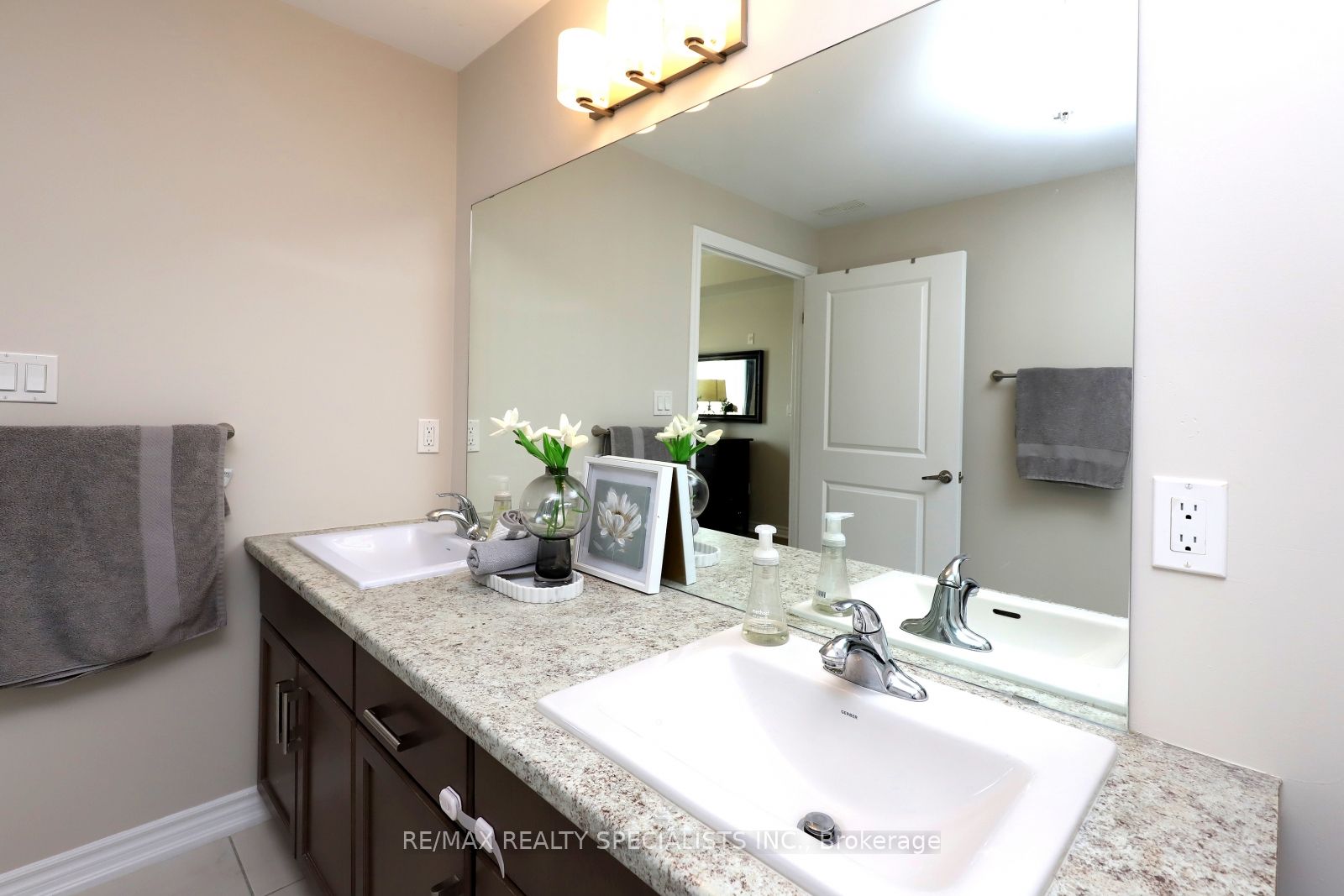650 Sauve St 1 Property Photo 14