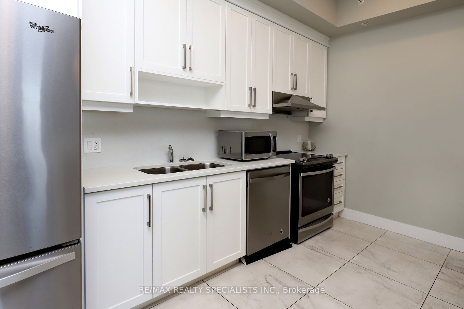 650 Sauve St 1 Property Photo 29
