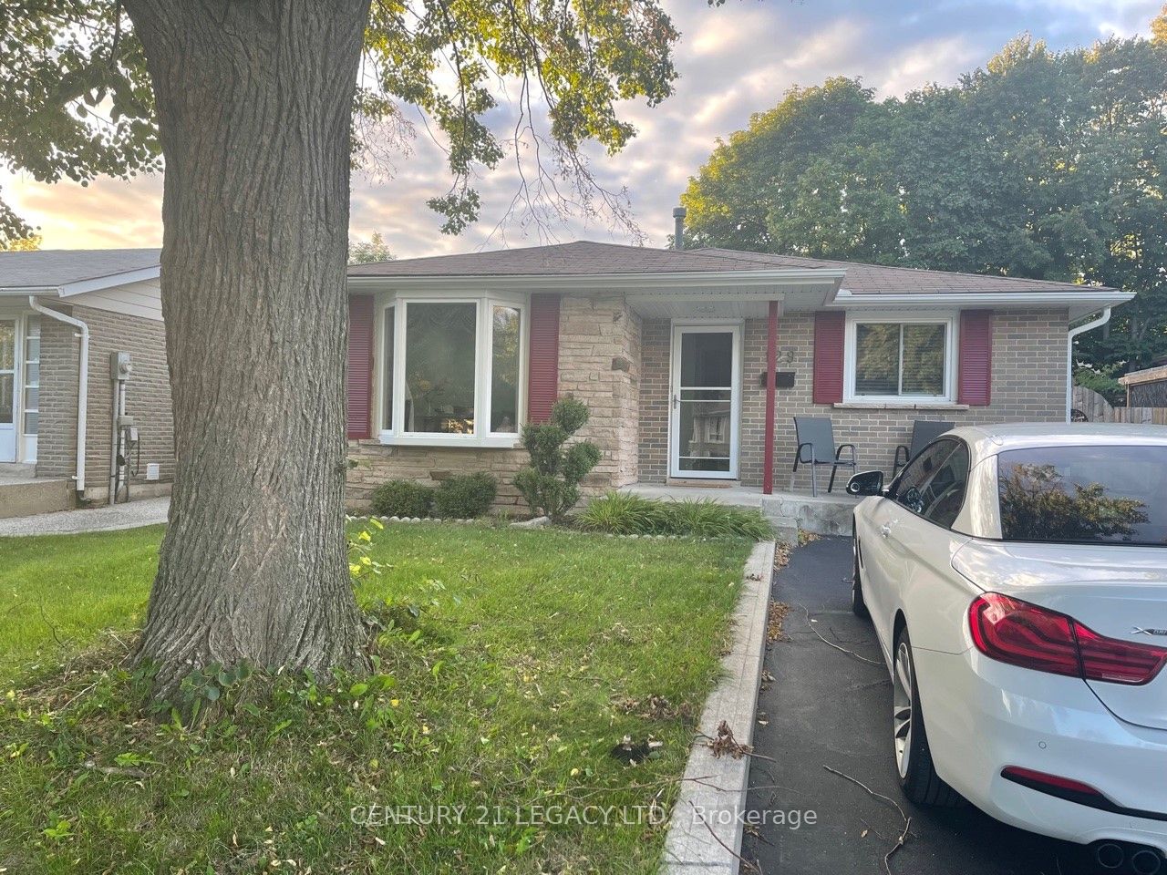 129 Mccraney St W Property Photo